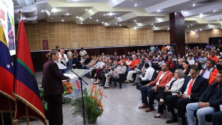 Alcaldesa Dina Castillo: Junto al pueblo avanzamos hacia la Valencia Comunal