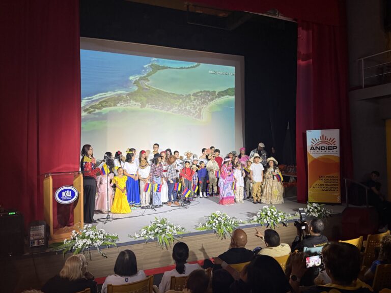 Colegios de la región exaltaron el folclore en el Festival de Canto y Declamación ANDIEP 2026