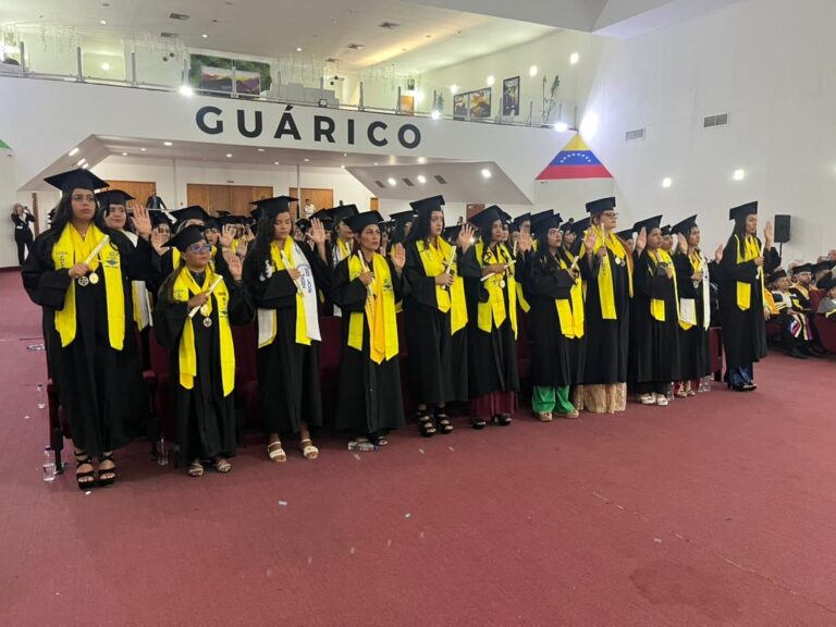 Unerg fortalece el sistema de salud y tecnológico con el egreso de 150 nuevos profesionales en Guárico