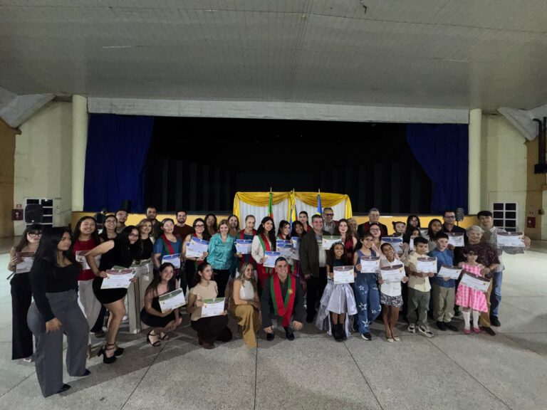 Con aval internacional: el Centro Social Madeirense graduó a 56 estudiantes del Curso de Lengua y Cultura Portuguesa