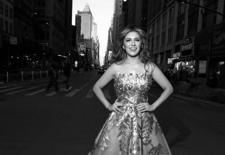 Gaby Bravo conquista Nueva York y celebra su portada en Iconic Style Magazine, consolidándose como la nueva imagen del “sueño americano”