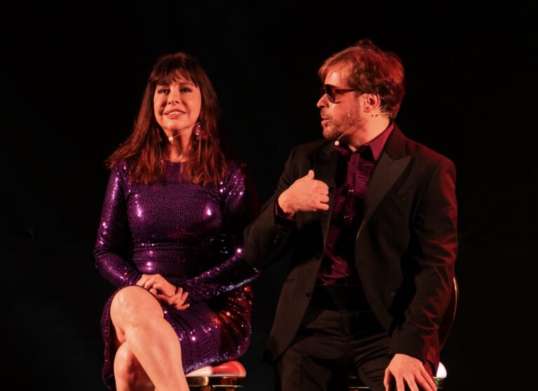 “Tenemos que hablar” conquistó al público con una función sold out en el Hesperia WTC Valencia