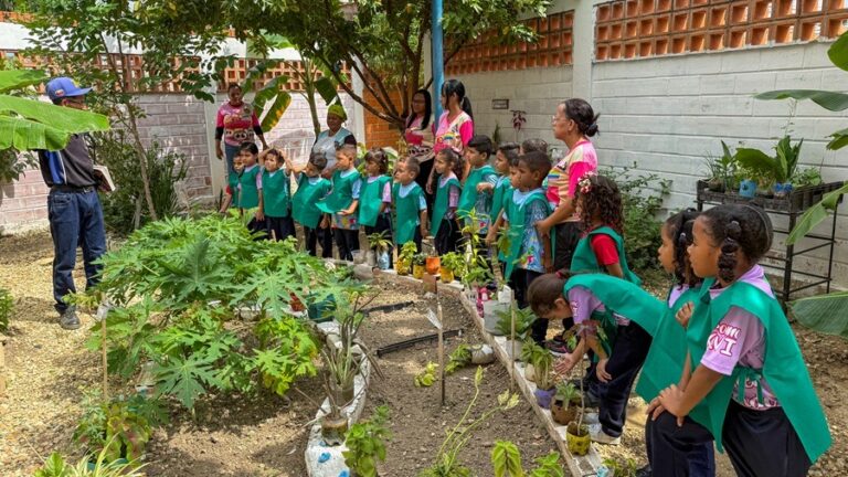 Niños y niñas del CEIM “Cacique Guacamayo” recolectaron semillas por el Día de la Biodiversidad Biológica