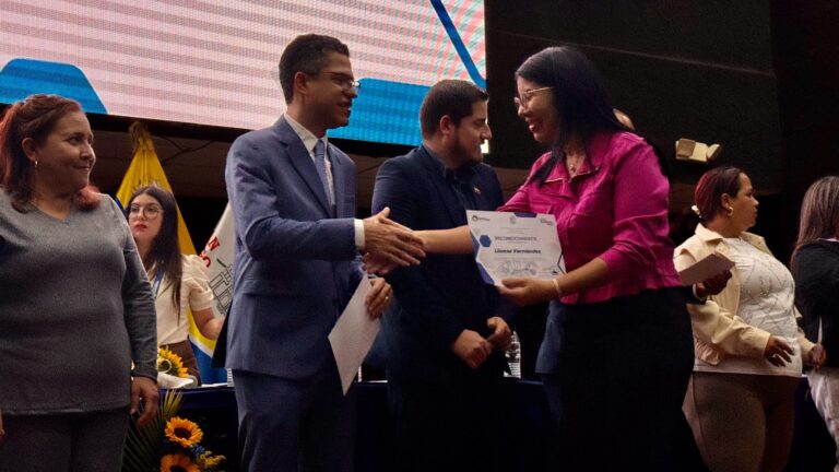 San Diego rinde homenaje a 99 profesionales de la enfermería por su invaluable labor al servicio de la salud