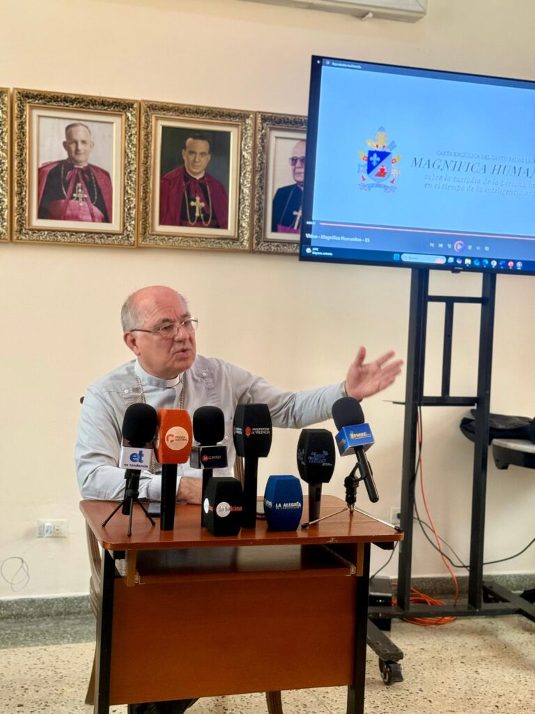 Arzobispo de Valencia: Frente a la Inteligencia Artificial, lo que está en juego es la humanidad, no meramente la técnica