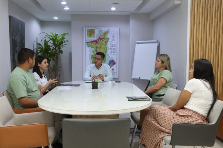 León Jurado presentará ante el Concejo Municipal proyecto de ordenanza que promueve la inclusión de perros de asistencia