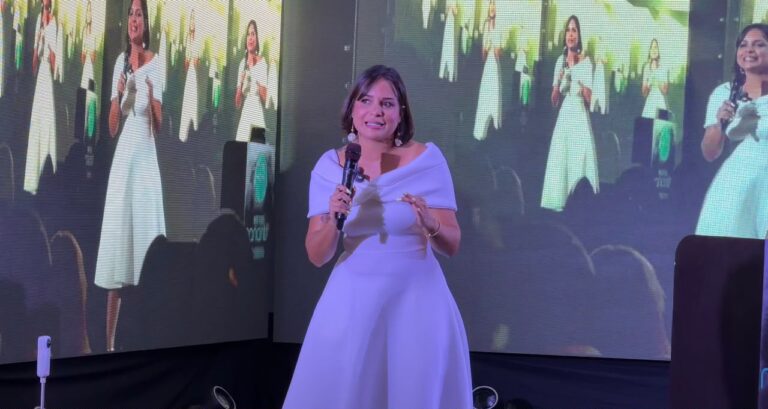Otilia Bernal presentó en Valencia la conferencia “Venezuela Manifiesta”