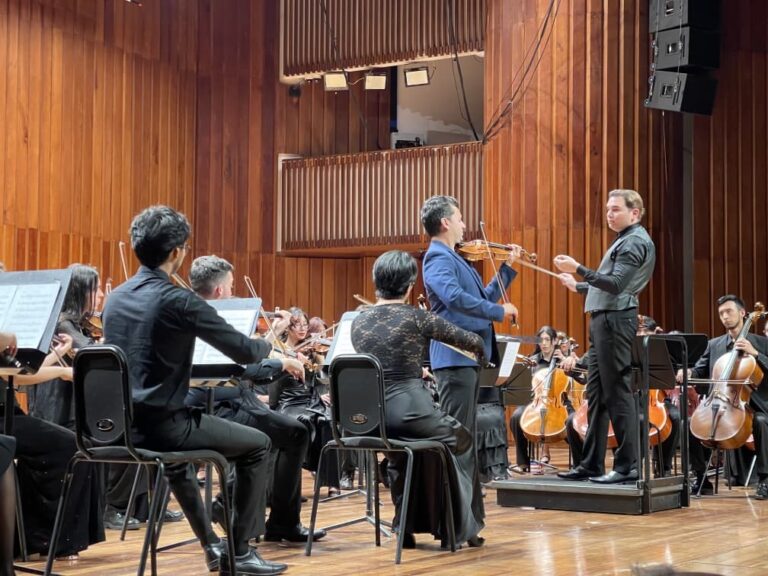 Maestro José Carmelo Calabrese dirigió clausura de Festivando en Bogotá
