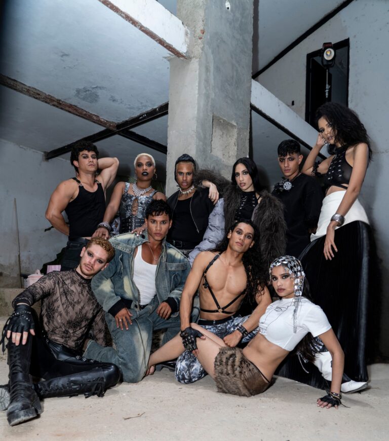 DARK ROOM: Un High-Fashion Performance que cambia la forma de vivir la moda